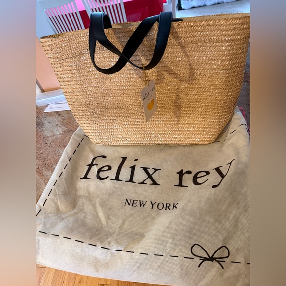 NWT Felix Rey Straw Tote with Pink Lip and Black Eyelash Motif - Picture 2 of 6